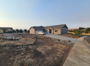 694 NW 23rd St, Pendleton, OR 97801