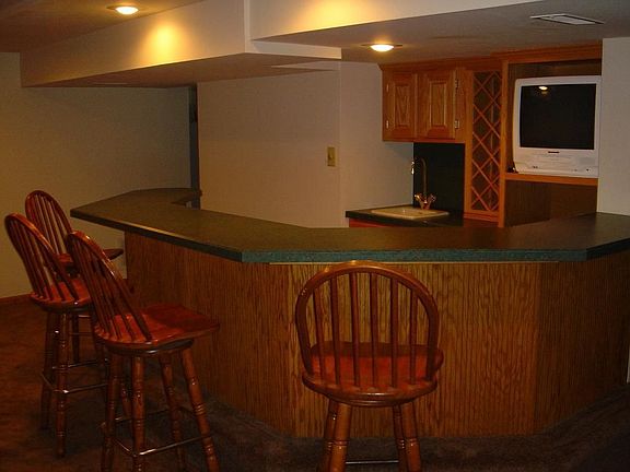 Wet Bar w/ TV and Fridge!