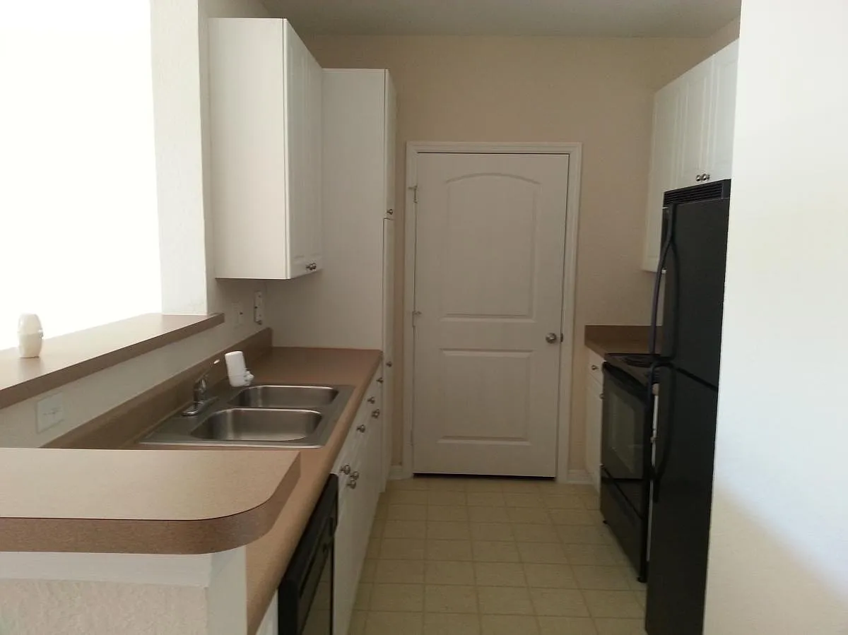 4221 W Spruce Street — Photo 4