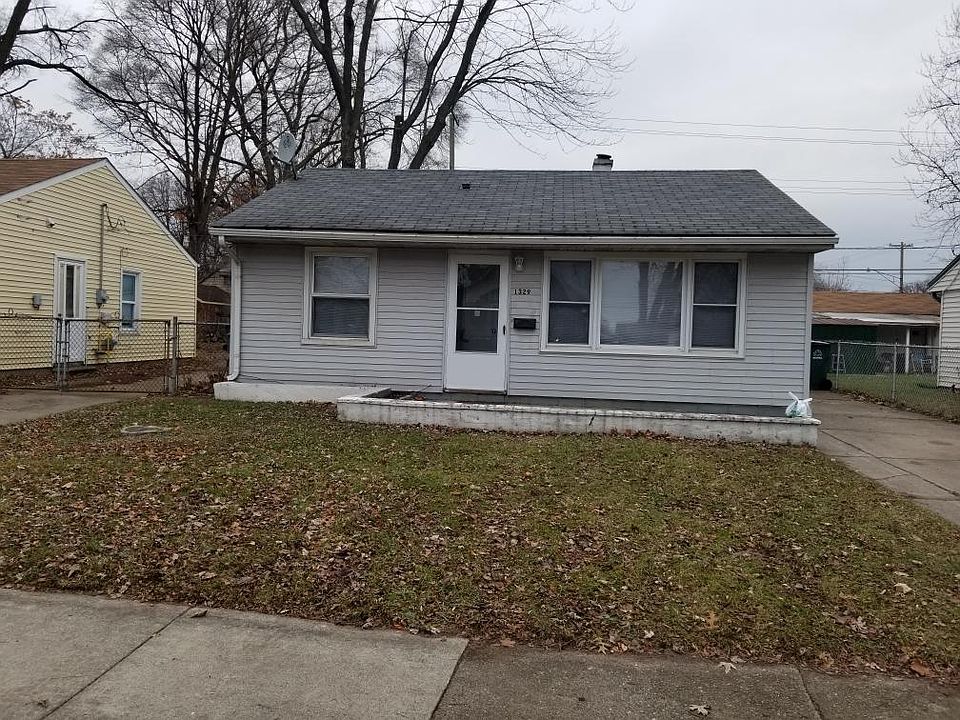 1st image of 1329 E Meyers Ave
