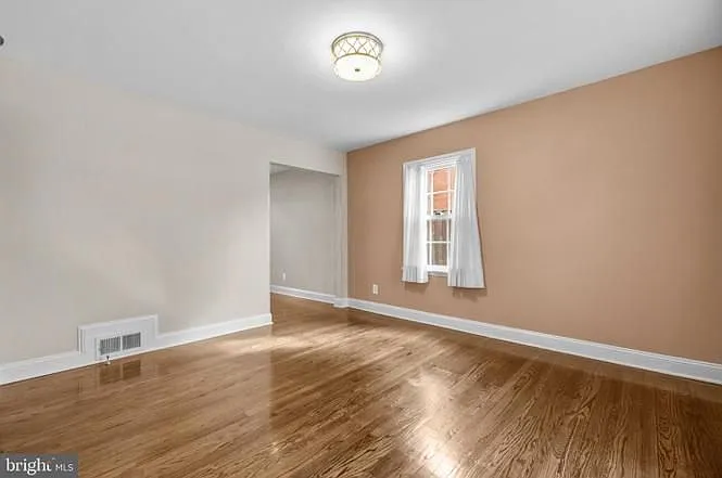 311 S Wayne St — Photo 4