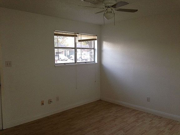 4th image of 3650 Hemlock Ln
