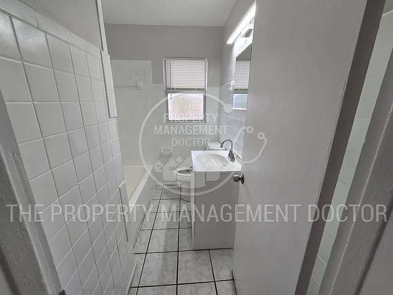 4914 S 84th St — Photo 18