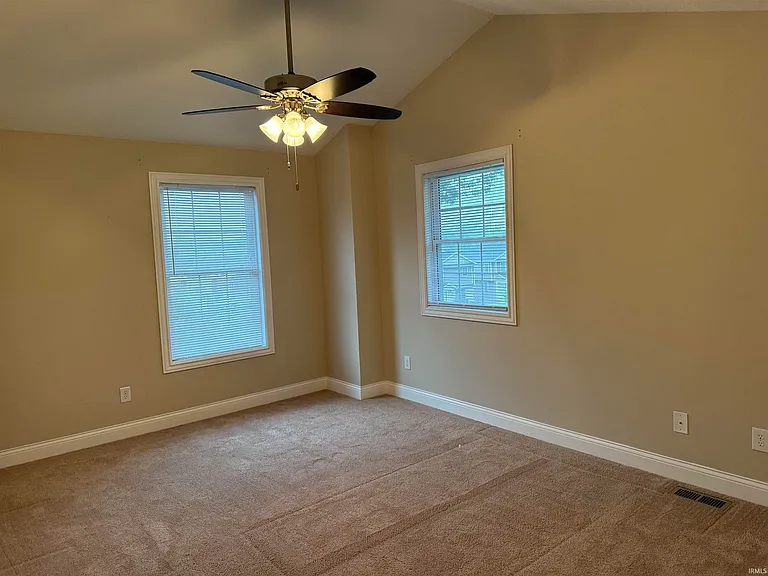 1763 W Victoria Ln — Photo 5