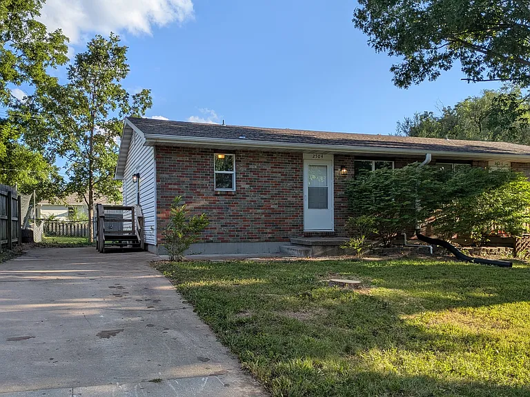2504 Morning Glory Dr — Photo 1