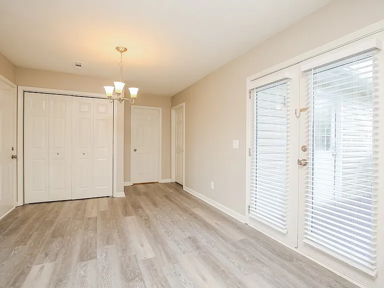 1202 Welsh Dr — Photo 5