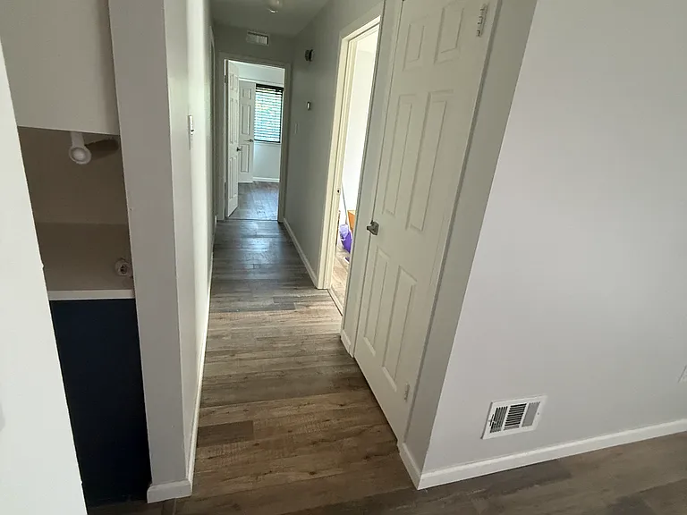 215 Hickory Ct — Photo 9