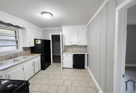 3rd image of 334 W Campanella Dr