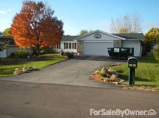 902 Brandy Bend Rd, Roscoe, IL 61073