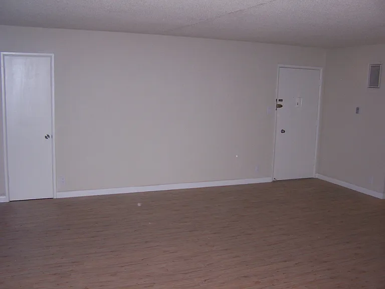 5040 Tujunga Ave #6 — Photo 17