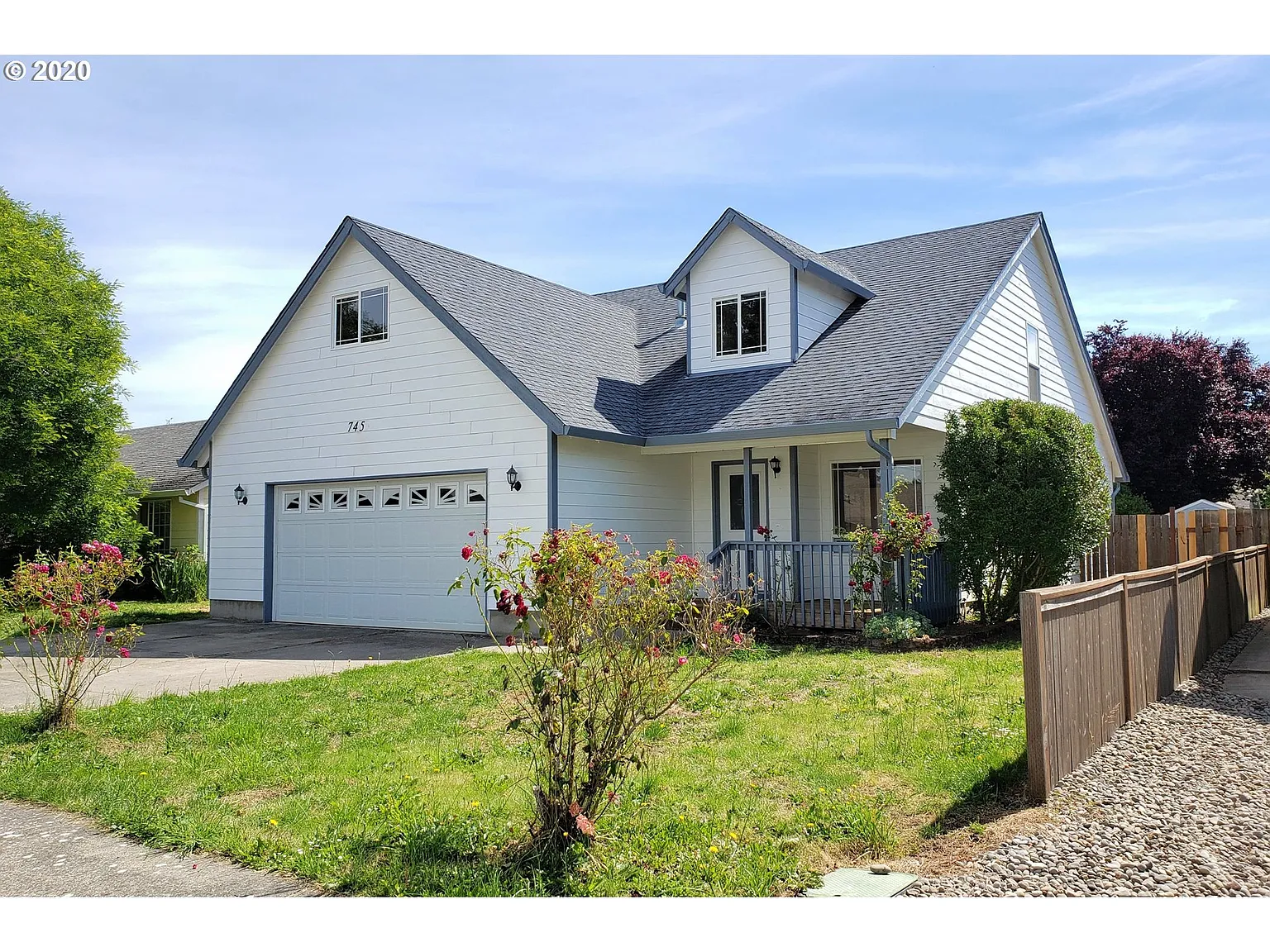 745 SE Justin St photo 1