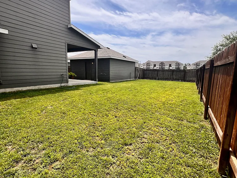 100 Clearlake Dr — Photo 10