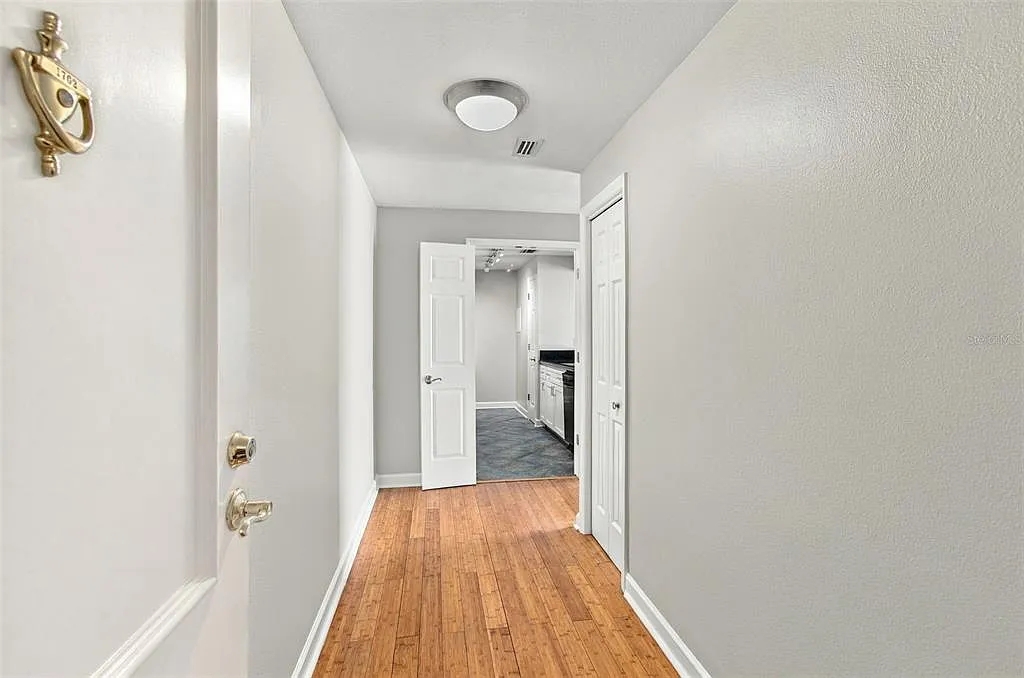 2 bed, 2.0 bath, 1240 sqft, $3,750 — Photo 2