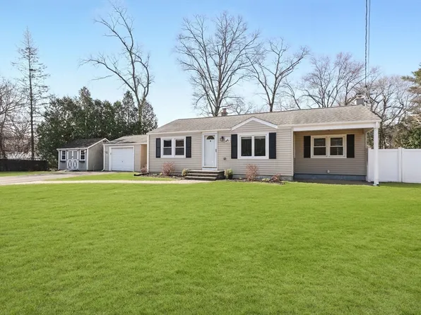 12 Hickory Pl, South Hadley, MA 01075