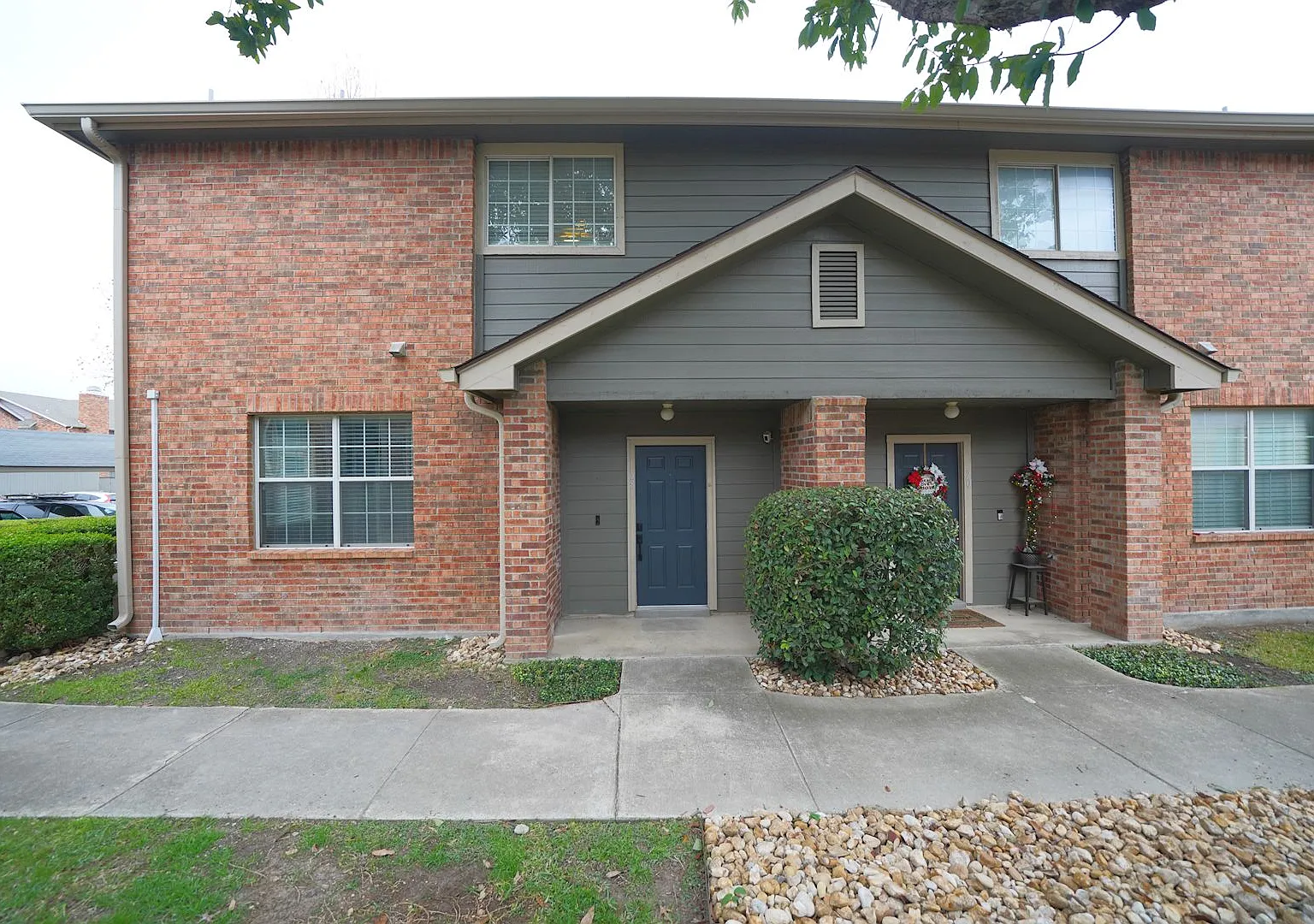 Delightful Condominium in the heart of the Medical Center. Realtor Commission: $500 — Photo 1