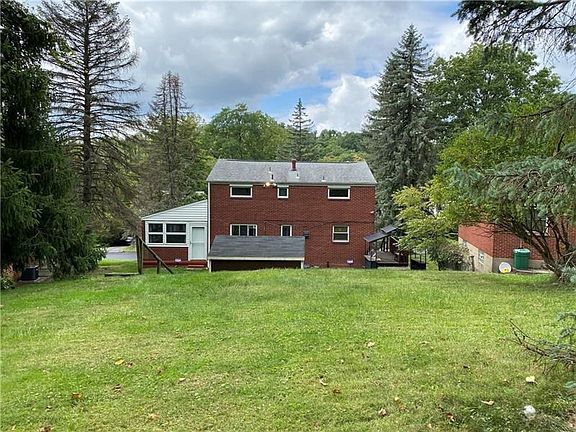 3rd image of 260 Yosemite Dr