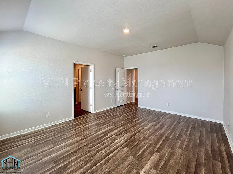 10950 Chippewa Trce — Photo 24