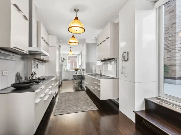 435 East 52nd Street image 5 of 15