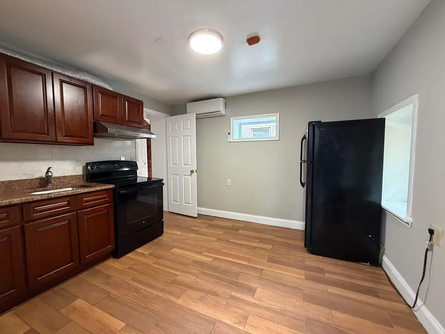 1 bed, 600 sqft, $1,000 — Photo 3