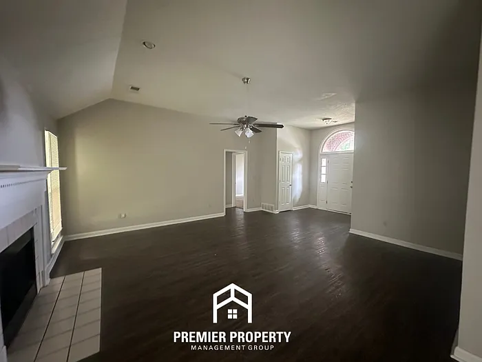 2638 Country Glade Dr — Photo 2