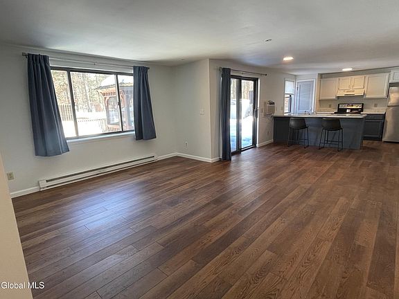 4th image of 60 Snowberry Road