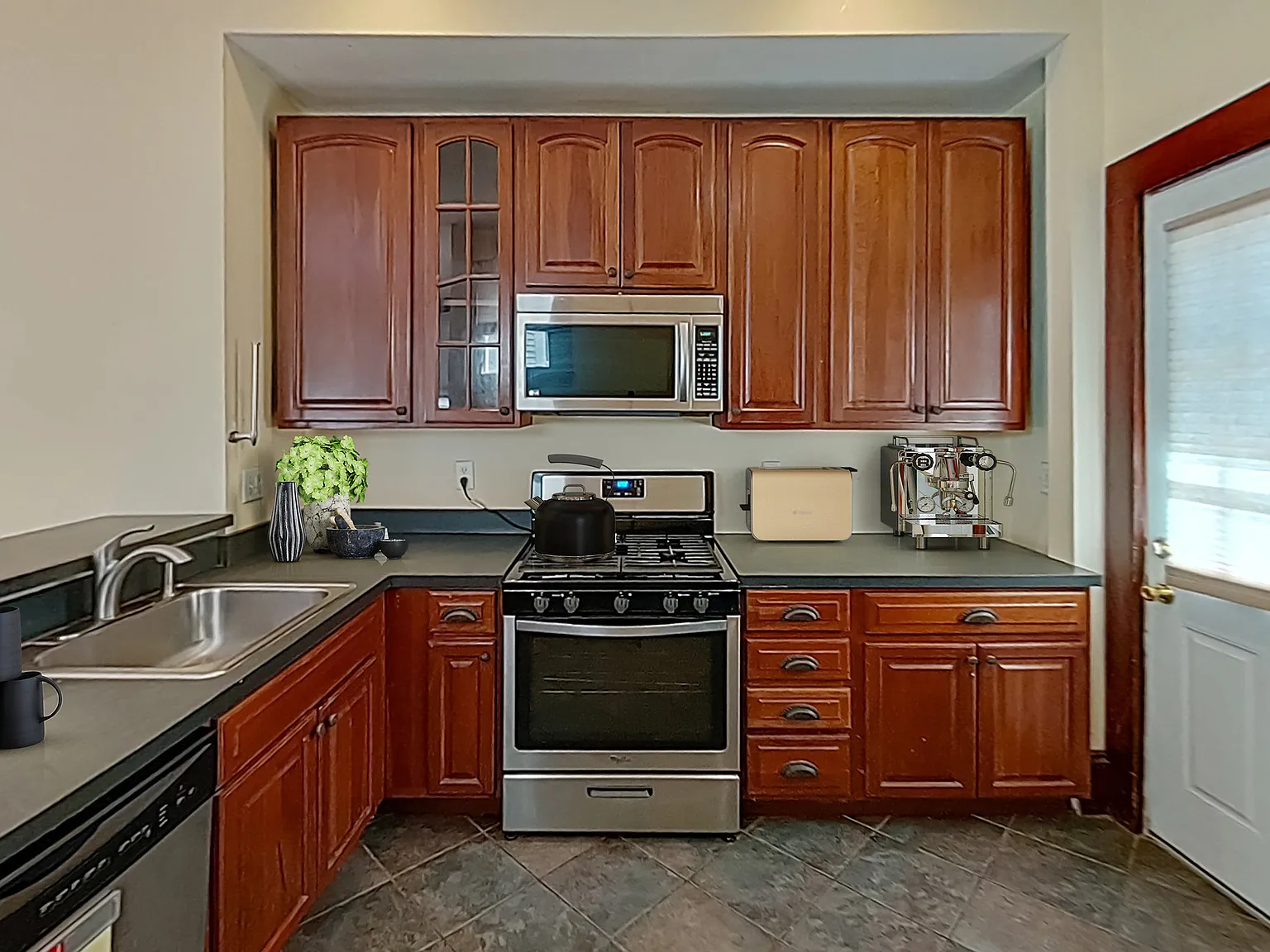126 Calumet Street — Photo 4