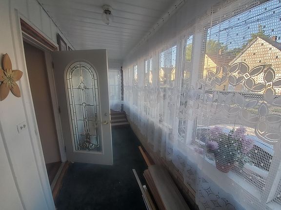 4th image of 124 Sobieski St #2