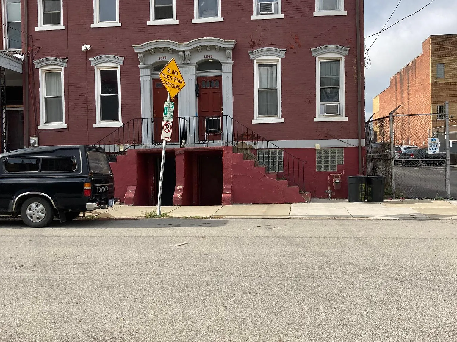 5 bed, $1,800 — Photo 1