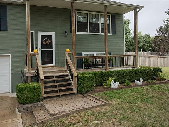 5th image of 607 SE 120th Rd