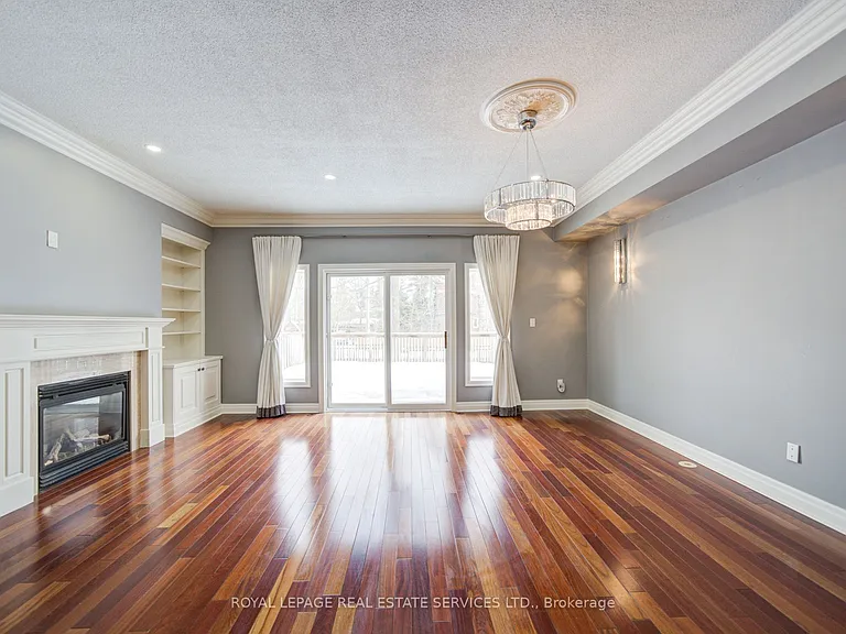 115 Saint Lawrence Dr — Photo 12