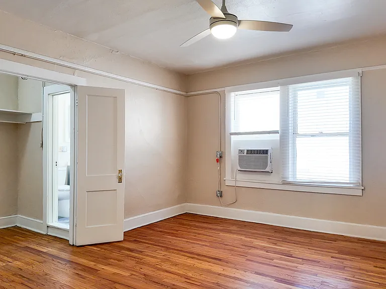 910 N. Oregon — Photo 19