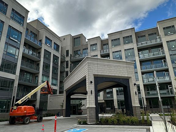2nd image of 2075 King Rd #334