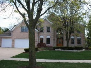 1903 Darien Club Dr, Darien, IL 60561