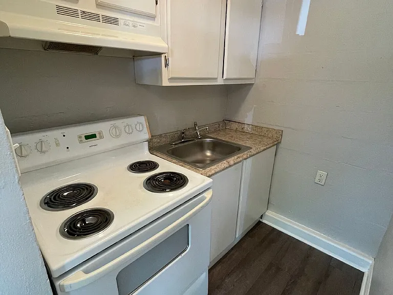 3721 Crawfordville Rd #13 — Photo 4