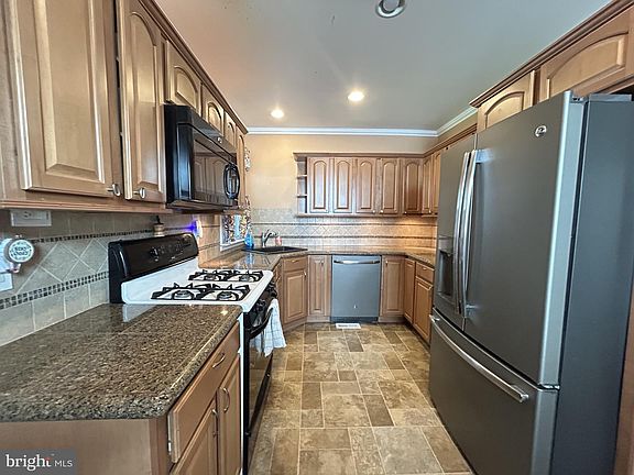 3rd image of 41 Beech Ave