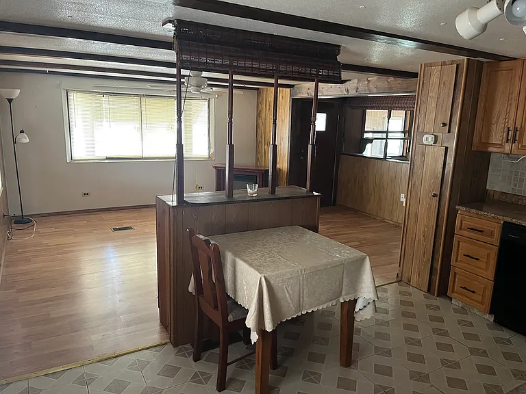 14610 Oak St — Photo 15