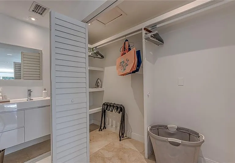 1800 SE Admirals Way — Photo 29