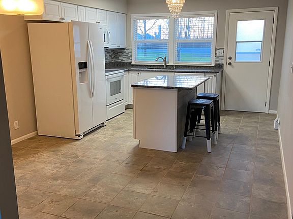 5th image of 425 Fairview Ave #425