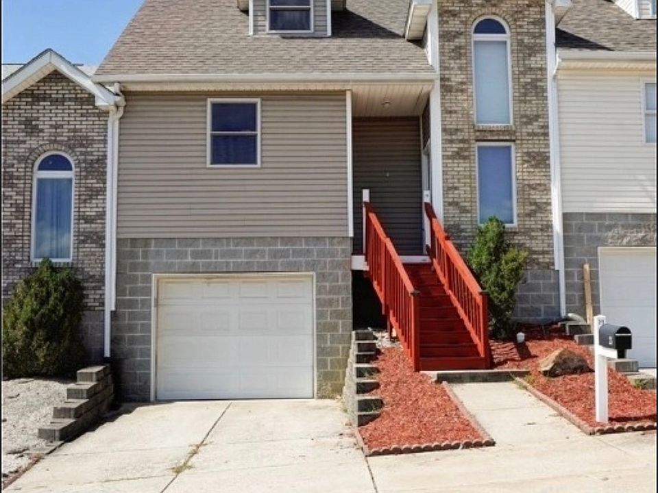 1st image of 25 Townhouse Dr