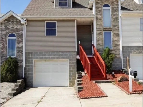 25 Townhouse Dr, Hurricane, WV 25526