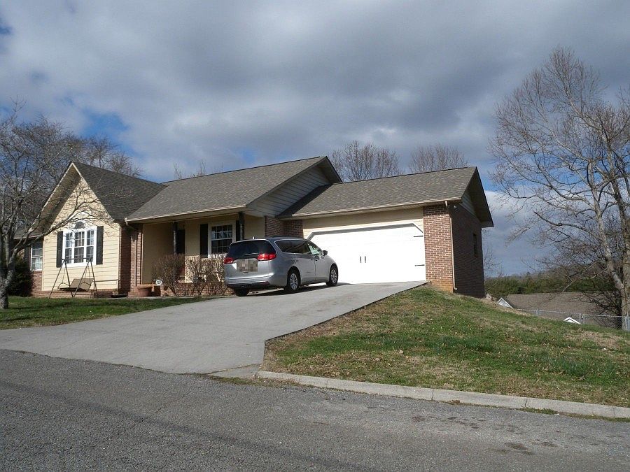 1st image of 692 Cattlemans Dr