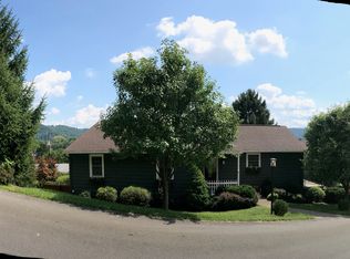 25 Stratford Rd, Wheeling, WV 26003