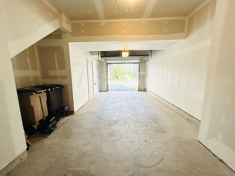 913 King Farm Blvd — Photo 23