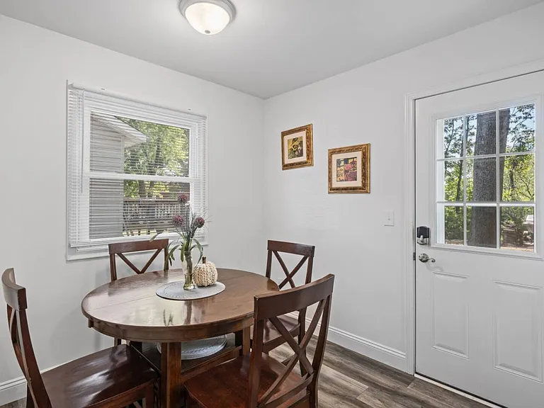 Perry St — Photo 14
