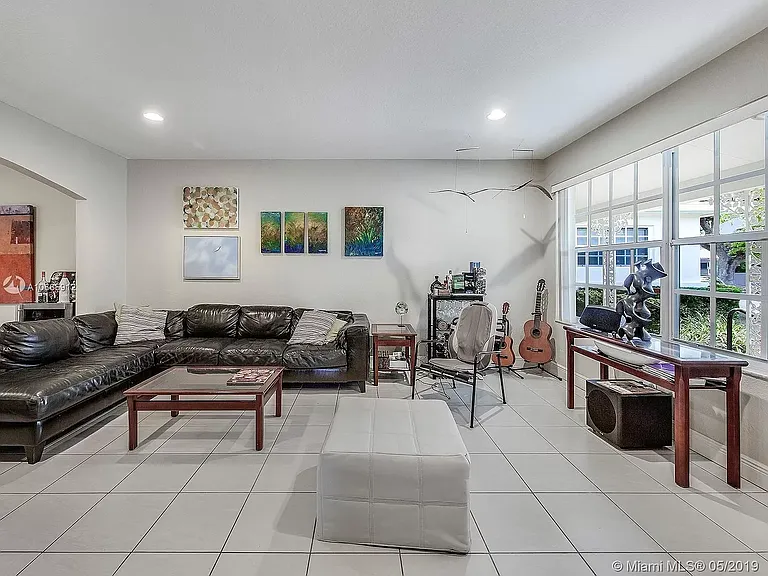 5322 Orduna Dr — Photo 20