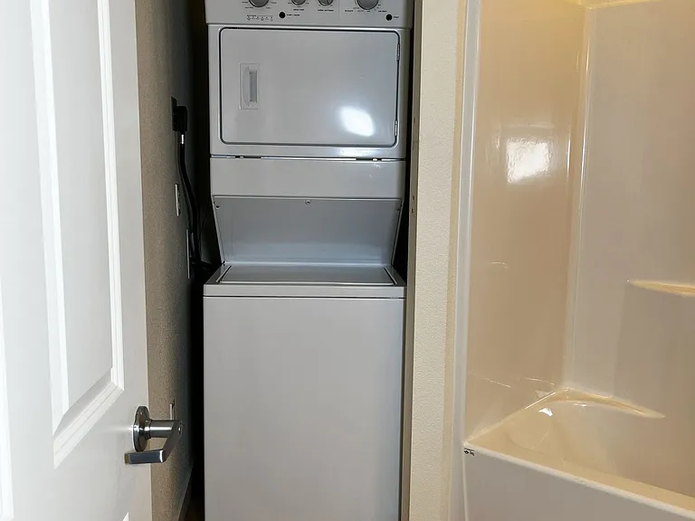 22025 NE HALSEY ST. — Photo 13