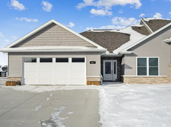257 Angela Jean Cir, Peosta, IA 52068
