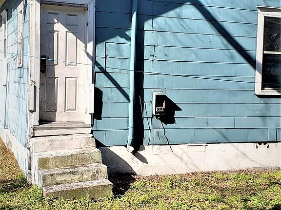5th image of 2843 Mars Ave