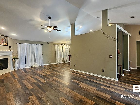 3rd image of 15433 Hearthstone Dr
