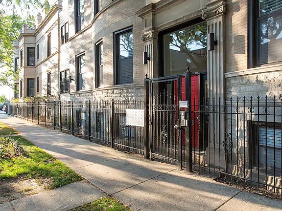 3rd image of 2746 W Potomac Ave